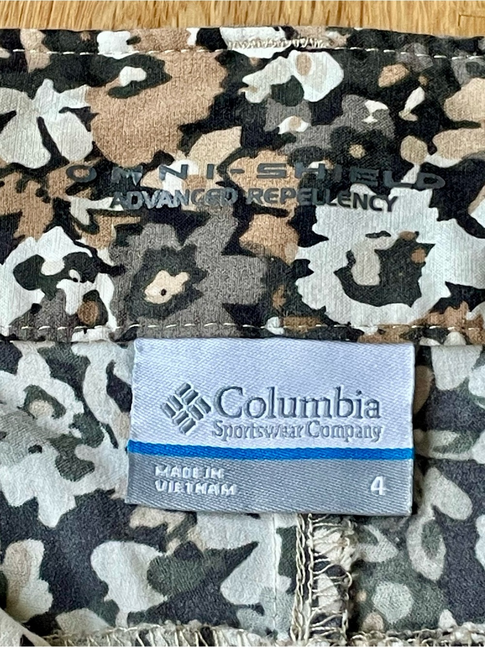 Columbia Omni-Shield Quick-Dry Floral Outdoor Stretch Shorts Size 4